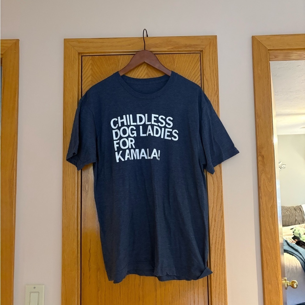 Kamala Navy Graphic Women's Tee - Picture 1 of 1